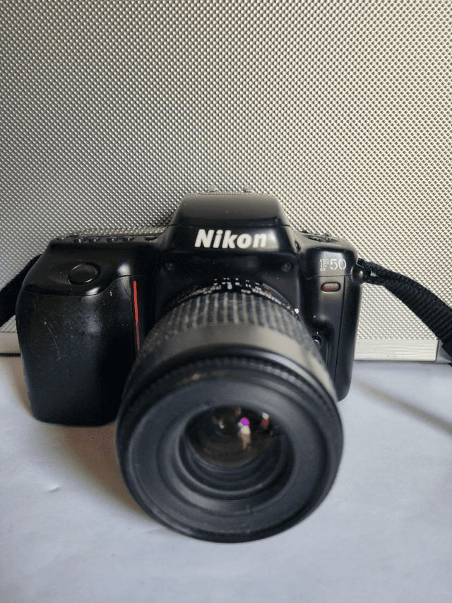 Nikon F50 avec Objectif AF Nikkor 35-80mm 1:4-5.6D