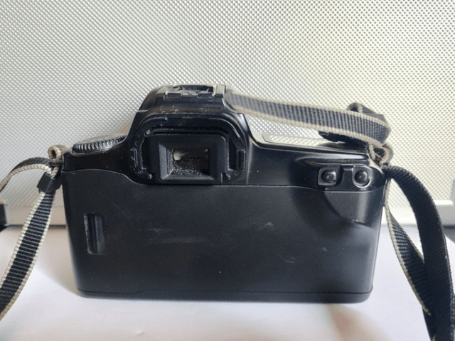 Canon EOS 1000F N