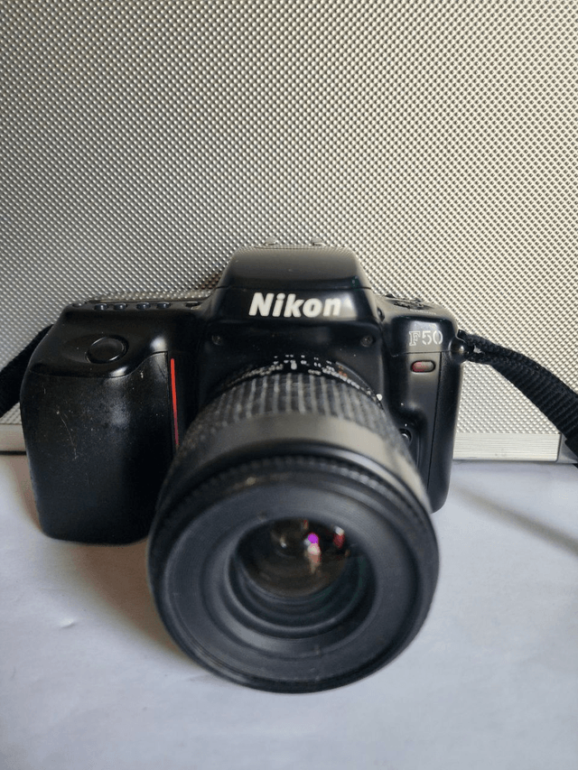 Nikon F50 avec Objectif AF Nikkor 35-80mm 1:4-5.6D